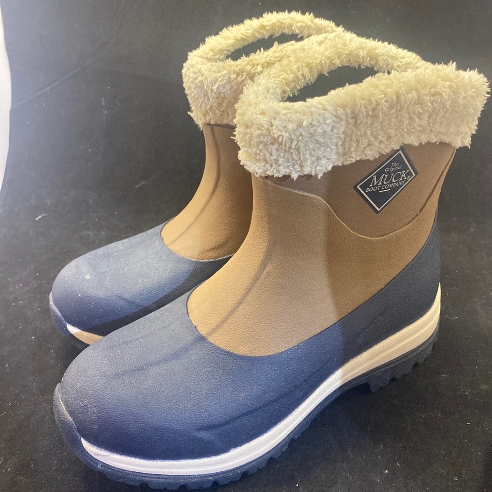 MUCK BOOTS Women's Arctic Apres Slip-On Winter Boot Blue/Tan - Size 6